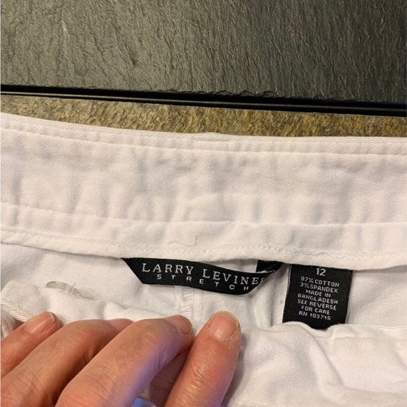 Larry Levine Womens White capris - Picture 4 of 4